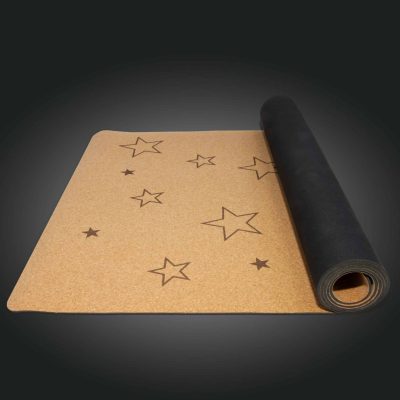 Kinder Yogamatte aus Kork gerollt